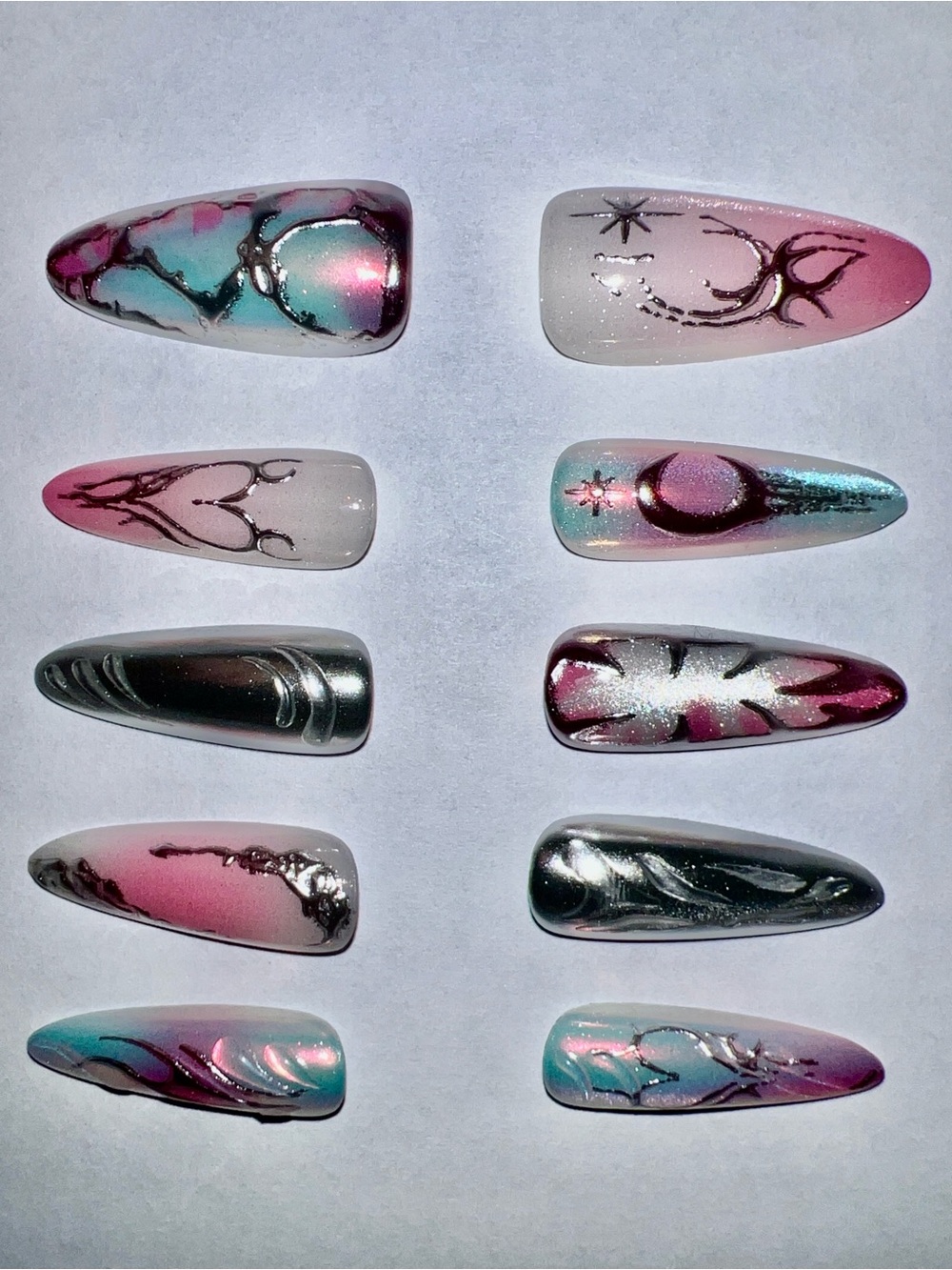Look Beautiful Nail Art Press-Ons with a free tablet
